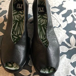 Fly London Yuri black leather size 39